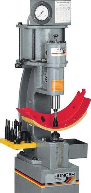 Пневмогидравлический стенд для клепки тормозных накладок N332 HUNGER 332.00.150.50
